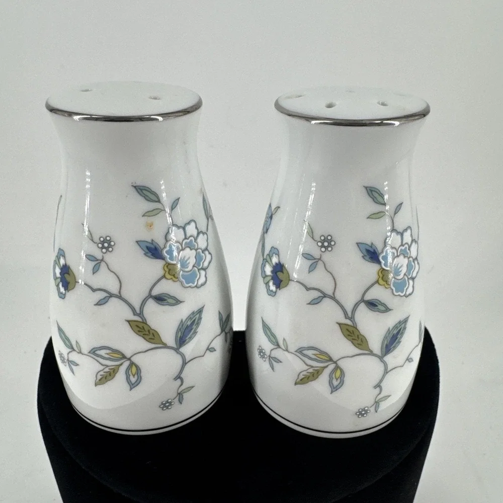 Noritake Salt & Pepper Shakers‎ 3 1/2